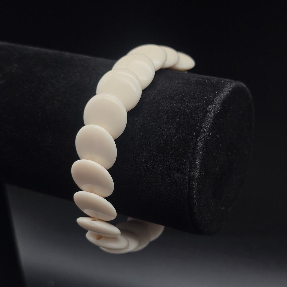 Avon 1982 Newport Bracelet Beige Cream Flat Disc Beaded Vintage Jewelry NOS